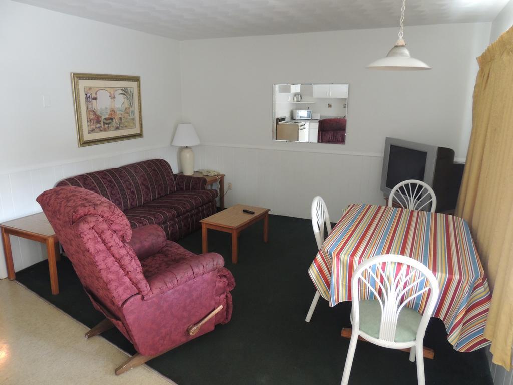 Rodeway Inn & Suites Winter Haven Chain Of Lakes Ruang foto