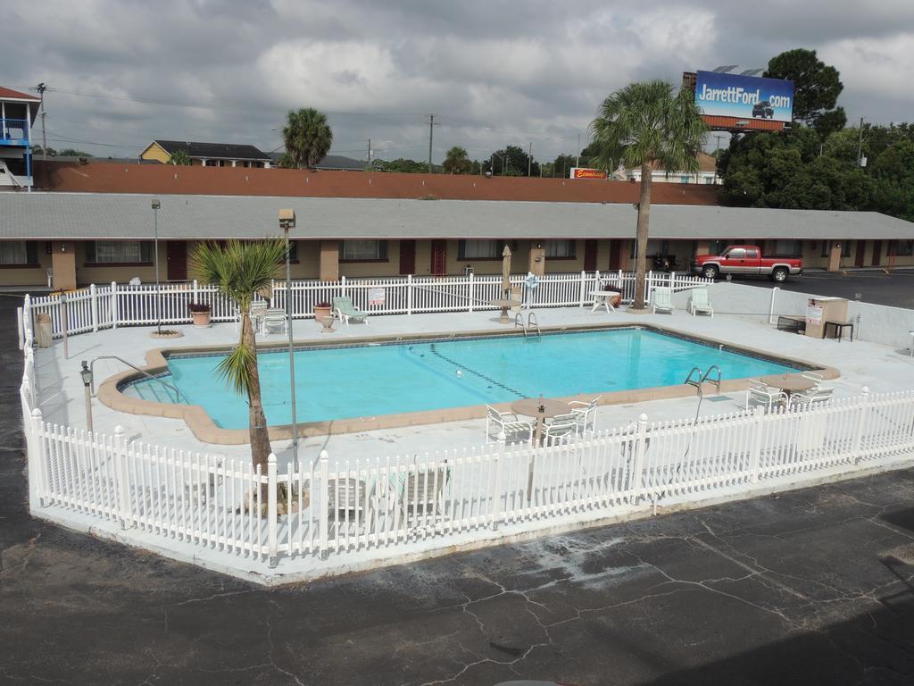 Rodeway Inn & Suites Winter Haven Chain Of Lakes Ruang foto
