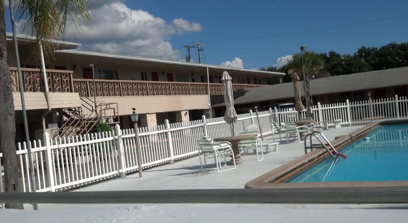 Rodeway Inn & Suites Winter Haven Chain Of Lakes Bagian luar foto