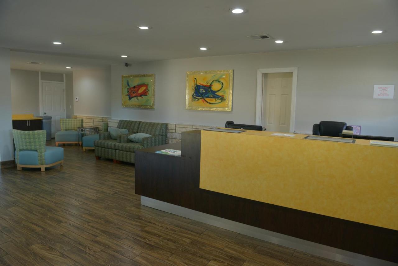 Rodeway Inn & Suites Winter Haven Chain Of Lakes Bagian luar foto