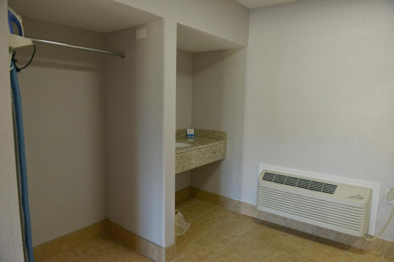 Rodeway Inn & Suites Winter Haven Chain Of Lakes Bagian luar foto