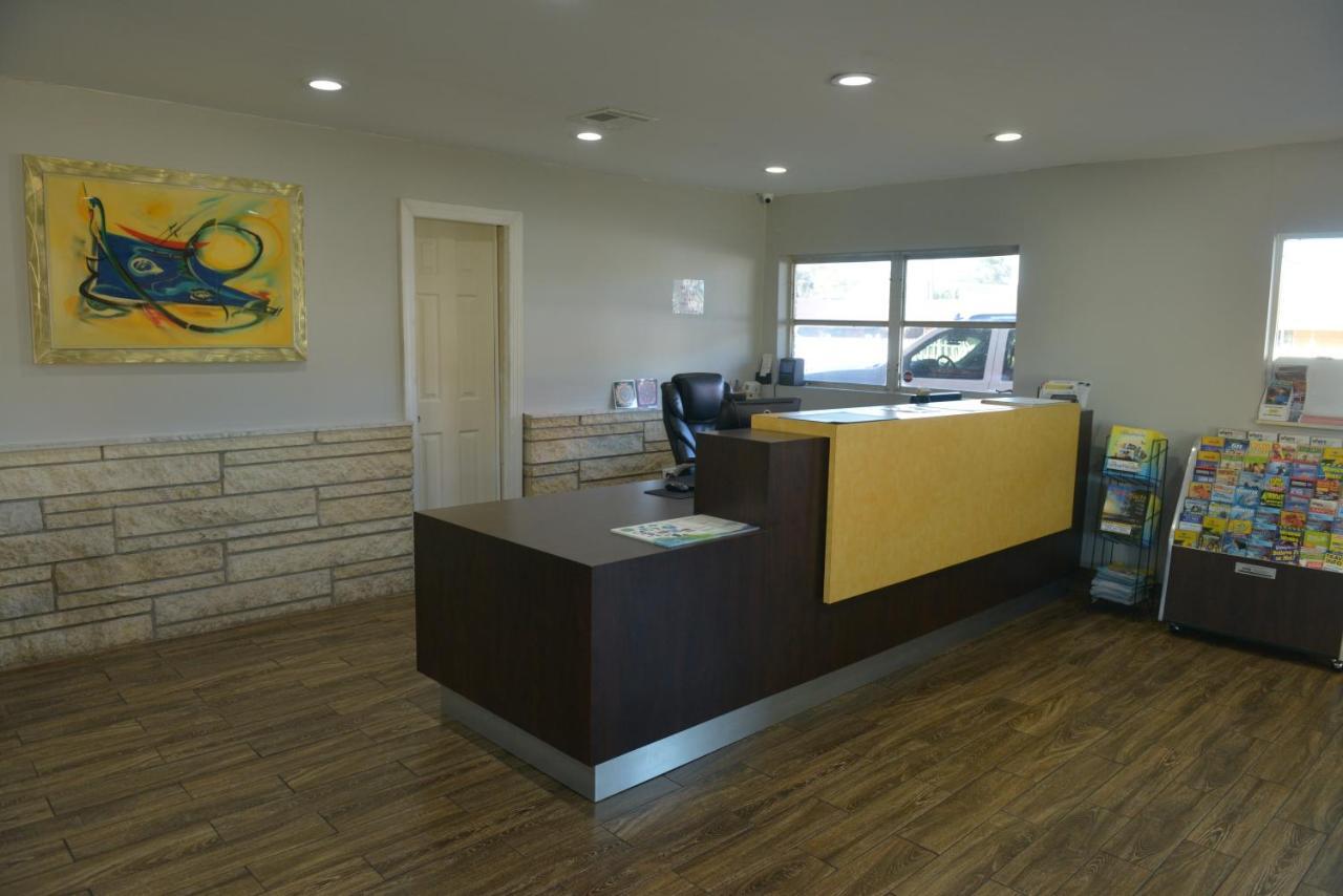 Rodeway Inn & Suites Winter Haven Chain Of Lakes Bagian luar foto