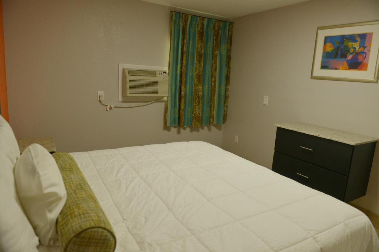 Rodeway Inn & Suites Winter Haven Chain Of Lakes Bagian luar foto
