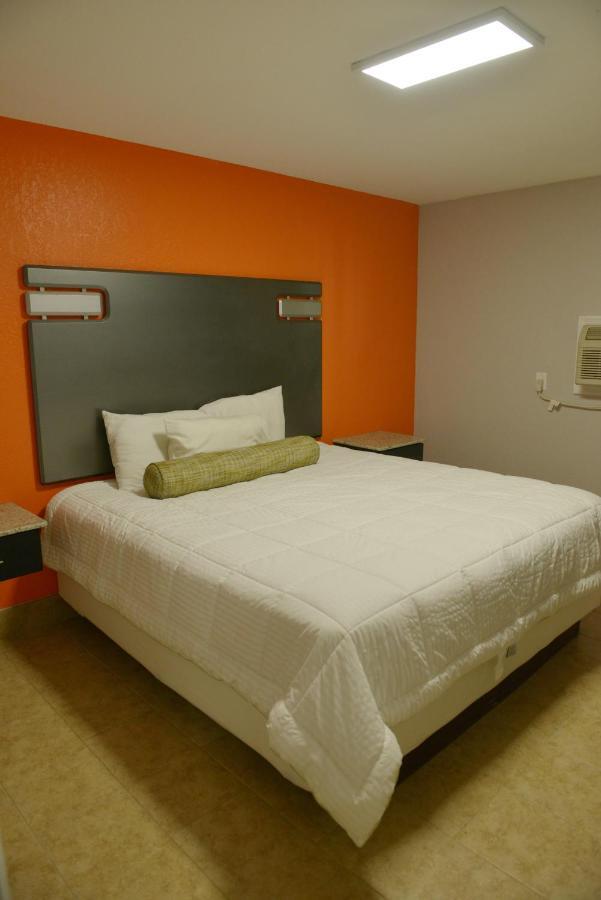 Rodeway Inn & Suites Winter Haven Chain Of Lakes Bagian luar foto