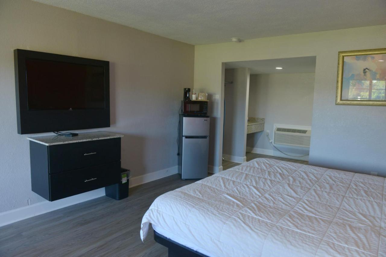 Rodeway Inn & Suites Winter Haven Chain Of Lakes Bagian luar foto
