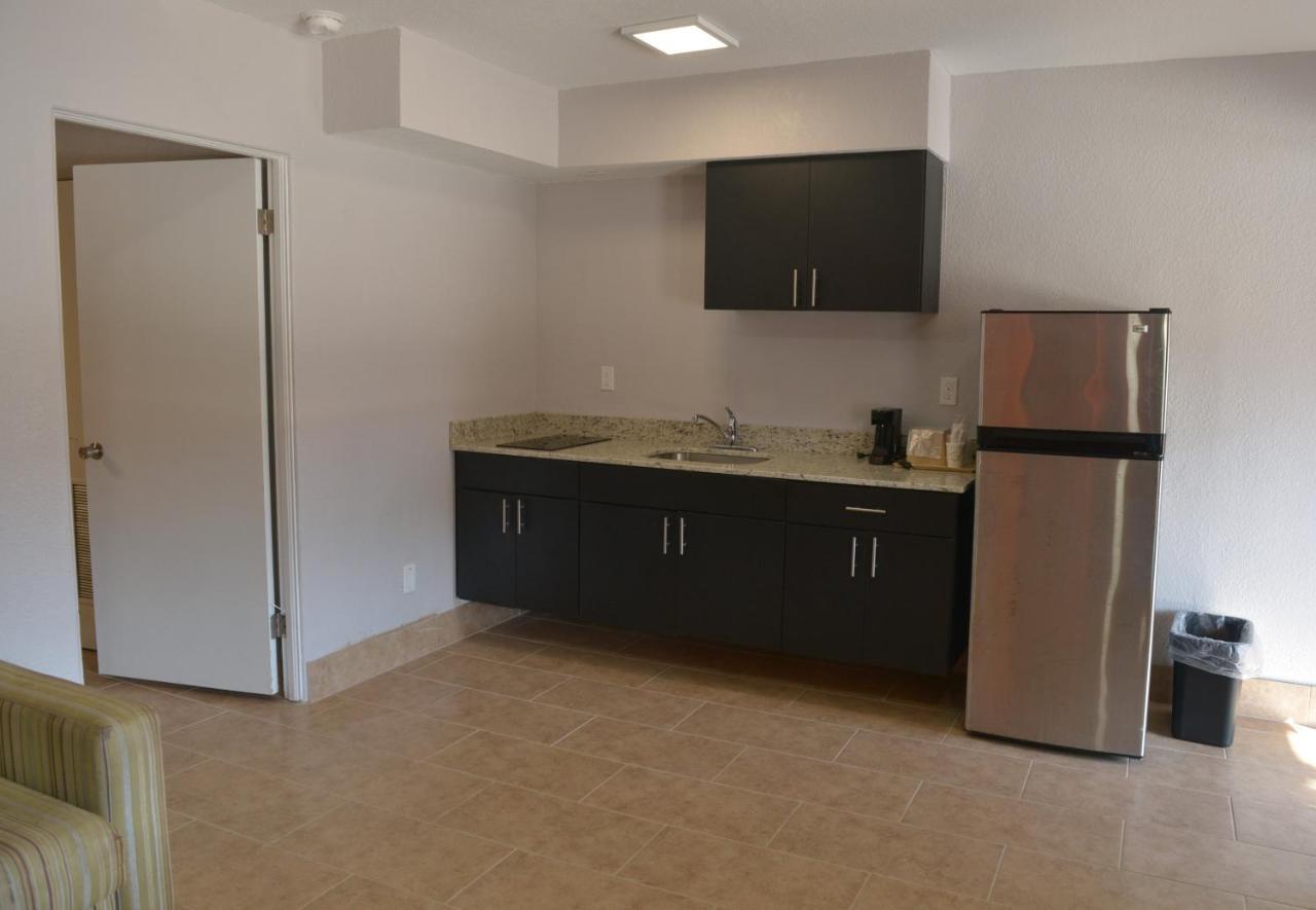 Rodeway Inn & Suites Winter Haven Chain Of Lakes Bagian luar foto