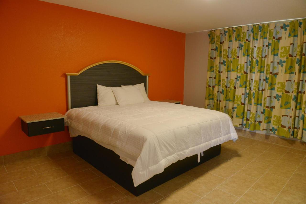 Rodeway Inn & Suites Winter Haven Chain Of Lakes Bagian luar foto