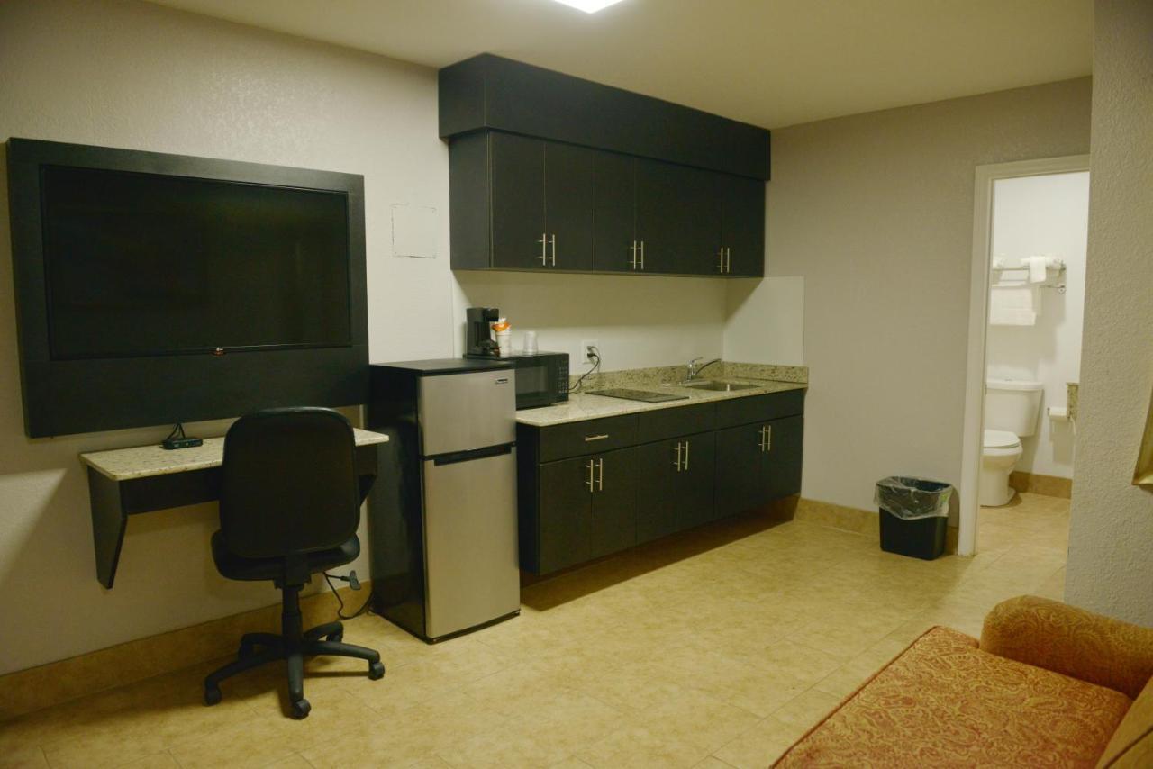 Rodeway Inn & Suites Winter Haven Chain Of Lakes Bagian luar foto