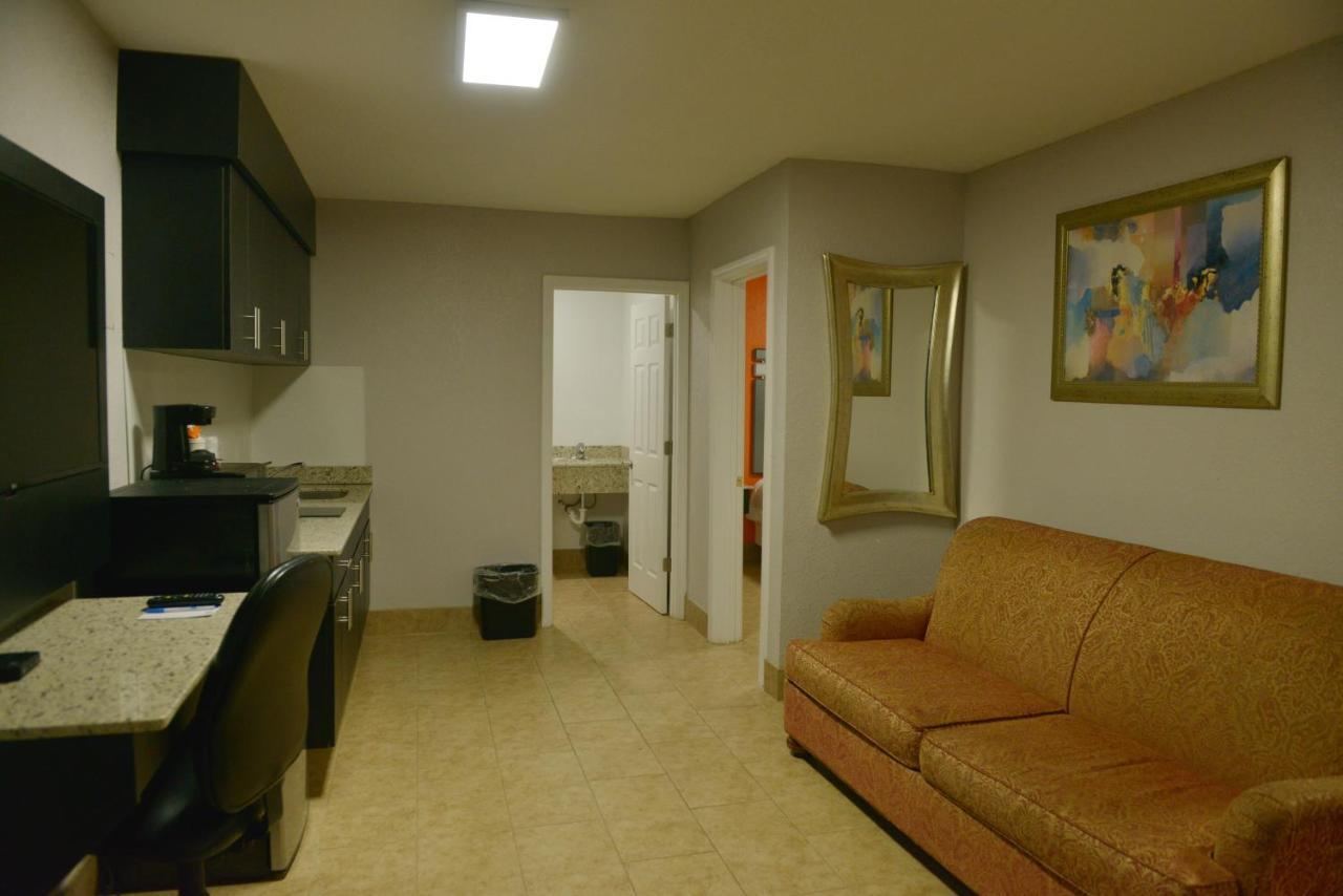 Rodeway Inn & Suites Winter Haven Chain Of Lakes Bagian luar foto