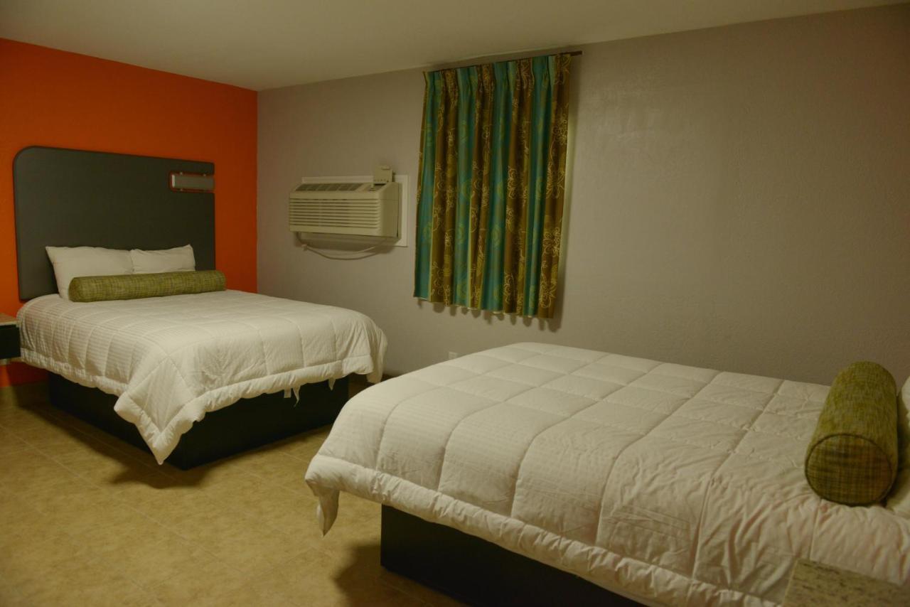 Rodeway Inn & Suites Winter Haven Chain Of Lakes Bagian luar foto
