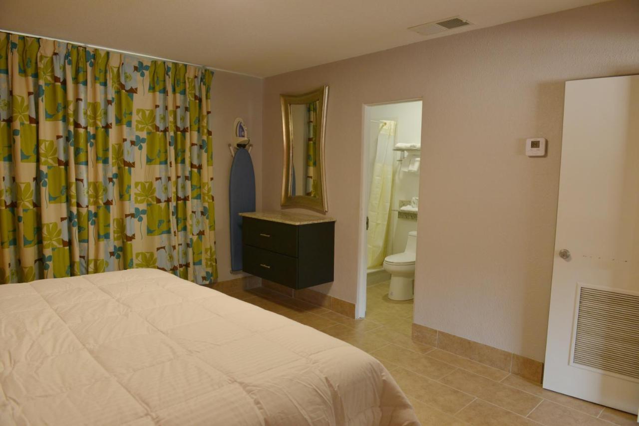Rodeway Inn & Suites Winter Haven Chain Of Lakes Bagian luar foto